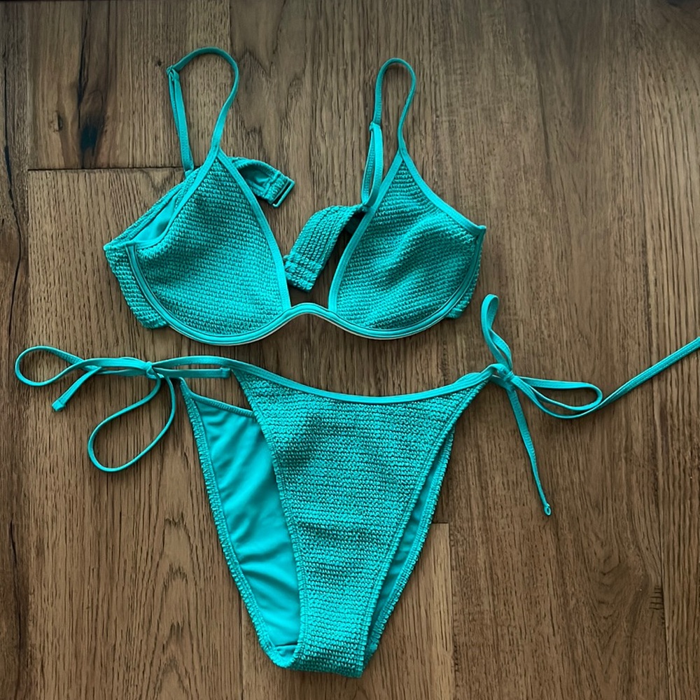 Never worn scrunch pacsun underwire bikini size M